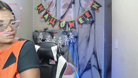 Snapshot of lindsay_sweet24 chatting on 10-26-25, 05:57 ana online show from 10-26-25, 05:57