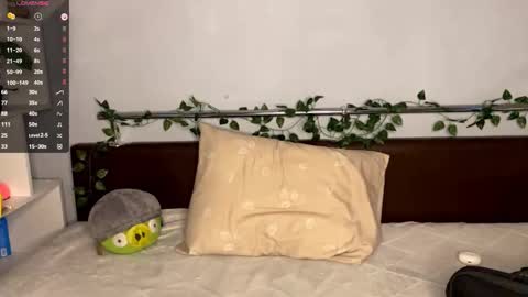 Kate online show from 10-16-25, 01:23