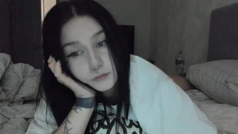 Snapshot of line_green chatting on 03-04-26, 12:11 Lina online show from 03-04-26, 12:11