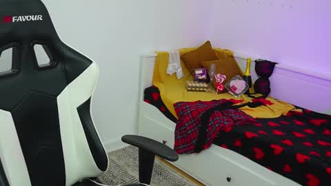 Snapshot of linphea chatting on 02-14-26, 07:10 Tina online show from 02-14-26, 07:10