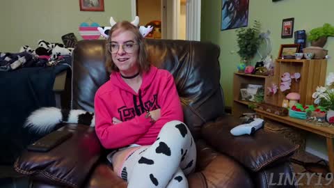 Snapshot of linzy19 chatting on 01-28-25, 08:04 Linzy19 online show from 01-28-25, 08:04