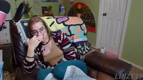 Snapshot of linzy19 chatting on 02-18-25, 06:58 Linzy19 online show from 02-18-25, 06:58