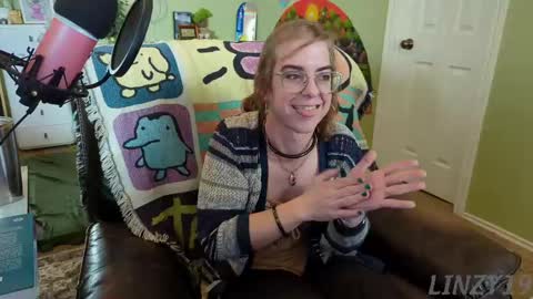 Snapshot of linzy19 chatting on 02-27-25, 08:31 Linzy19 online show from 02-27-25, 08:31