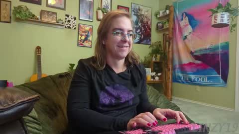 Linzy19 online show from 11-10-25, 05:28