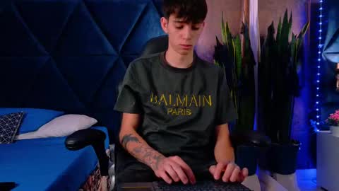 Snapshot of lionfoster chatting on 10-23-25, 12:04 LION FOSTER online show from 10-23-25, 12:04