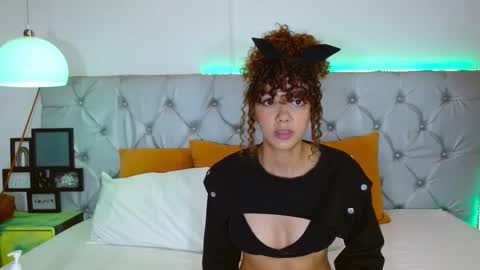 Snapshot of lioravelvetc chatting on 02-14-26, 02:14 Eliza Moreau online show from 02-14-26, 02:14