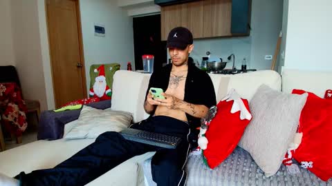 Snapshot of liorvante chatting on 12-17-25, 02:12 Lior Vante online show from 12-17-25, 02:12