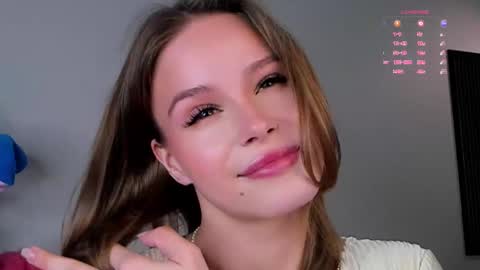 Lina online show from 09-28-25, 01:44