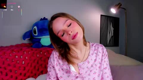 Lina online show from 10-13-25, 01:27