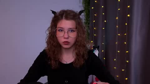 Snapshot of lisa_roses chatting on 11-01-25, 10:45 Lisa online show from 11-01-25, 10:45