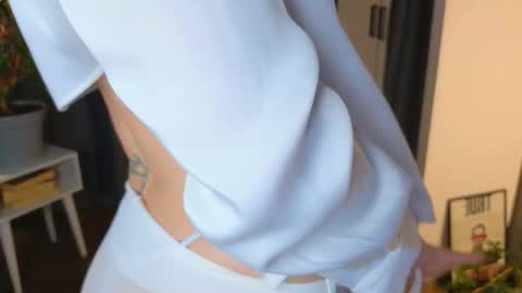 Elisabeth or Lisa online show from 10-12-25, 08:30