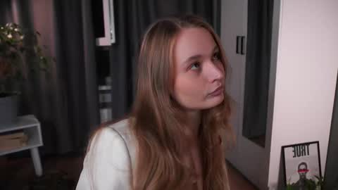 Elisabeth or Lisa online show from 10-15-25, 07:58