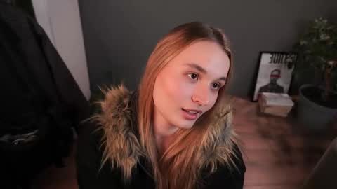 Elisabeth or Lisa online show from 11-22-25, 08:19