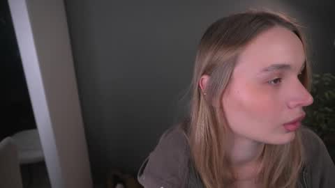 Elisabeth or Lisa online show from 12-18-25, 08:26