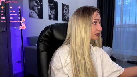 Snapshot of lisa_shultz chatting on 10-25-25, 12:34 Lisa online show from 10-25-25, 12:34