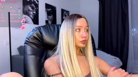 Snapshot of lisa_shultz chatting on 11-05-25, 02:06 Lisa online show from 11-05-25, 02:06