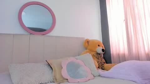 Snapshot of lisaa_a chatting on 02-25-25, 10:39 Lisa online show from 02-25-25, 10:39