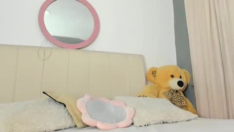 Snapshot of lisaa_a chatting on 03-01-25, 04:15 Lisa online show from 03-01-25, 04:15