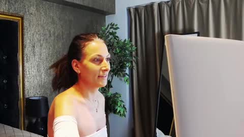 lisacroft online show from 02-12-25, 05:58