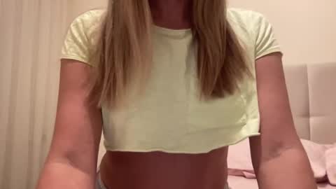 Snapshot of lisaflower1 chatting on 01-10-25, 08:04 Lisa online show from 01-10-25, 08:04