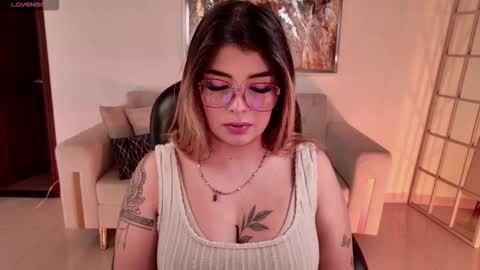 Snapshot of lisamonroe_ chatting on 10-19-25, 12:28 LISA MONROE online show from 10-19-25, 12:28