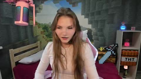 Snapshot of lisaporters chatting on 02-08-25, 08:10 Lisa online show from 02-08-25, 08:10