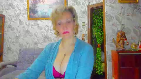 Snapshot of lisasimsx chatting on 02-15-26, 11:45 Lisasimsxs online show from 02-15-26, 11:45