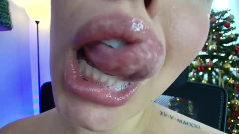 Snapshot of lisbet_21x chatting on 12-27-24, 06:42 Lisbet online show from 12-27-24, 06:42