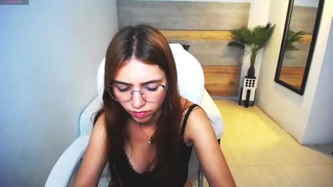 Liseth Fox online show from 02-24-25, 10:14