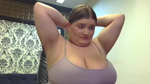 Lisa online show from 11-17-25, 04:13