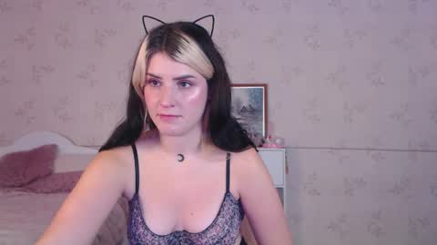 Alice Dont forget to thumbs up its very important  online show from 10-14-25, 09:32