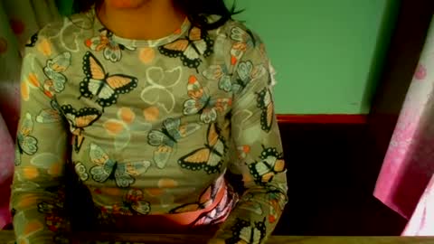 Snapshot of lisstaylor chatting on 01-08-25, 03:07 Liss online show from 01-08-25, 03:07