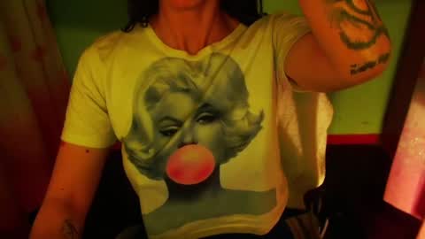 Snapshot of lisstaylor chatting on 01-29-25, 04:19 Liss online show from 01-29-25, 04:19