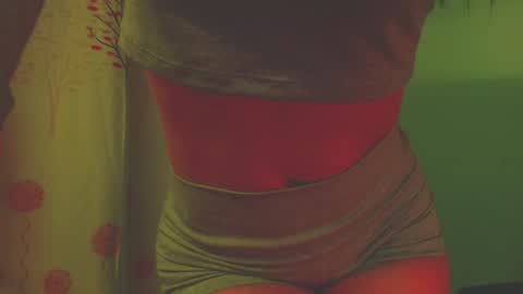 Snapshot of lisstaylor chatting on 02-05-25, 04:58 Liss online show from 02-05-25, 04:58