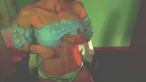 Snapshot of lisstaylor chatting on 02-12-25, 04:11 Liss online show from 02-12-25, 04:11