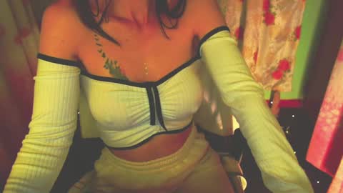 Snapshot of lisstaylor chatting on 02-25-25, 04:10 Liss online show from 02-25-25, 04:10
