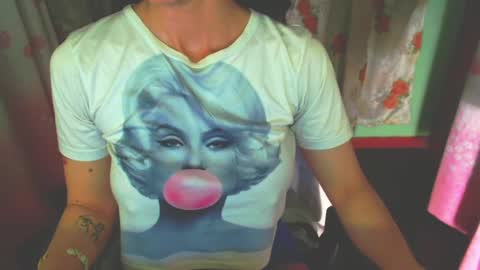 Snapshot of lisstaylor chatting on 03-04-25, 03:15 Liss online show from 03-04-25, 03:15