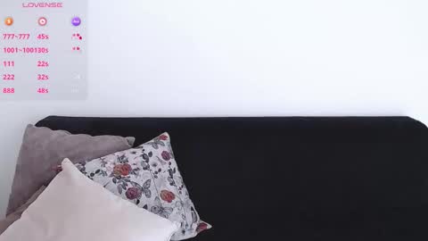 Snapshot of lissy_linda chatting on 03-22-26, 05:27 Liseth online show from 03-22-26, 05:27