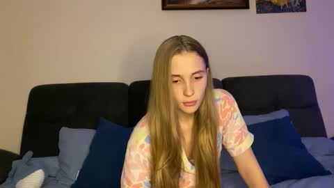 Snapshot of litle_girl05 chatting on 12-03-25, 08:07 LUNA online show from 12-03-25, 08:07