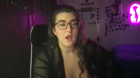 litlebabygoddess online show from 11-11-25, 07:19