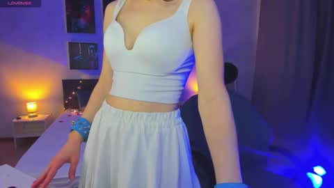 Snapshot of little__isabel chatting on 02-25-26, 01:37 Isabel online show from 02-25-26, 01:37