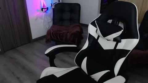 Amelie  online show from 10-30-25, 04:25