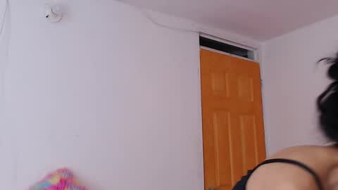 Snapshot of little_angelito2 chatting on 10-19-25, 01:06 TU ANGELITO online show from 10-19-25, 01:06