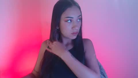 Snapshot of little_aphrodite2 chatting on 10-19-25, 09:04 Aliciaparaisss online show from 10-19-25, 09:04
