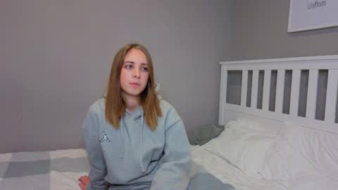 Snapshot of little_bye chatting on 10-11-25, 10:25 little_bye online show from 10-11-25, 10:25