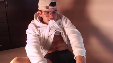 Snapshot of little_daniell chatting on 11-15-25, 04:43 Daniel online show from 11-15-25, 04:43