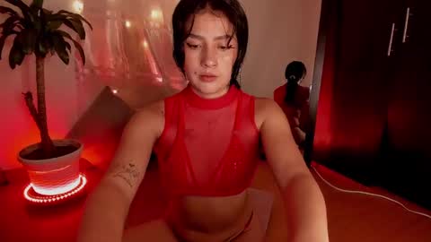 Snapshot of little_emilyd chatting on 12-17-24, 02:33 Emily online show from 12-17-24, 02:33