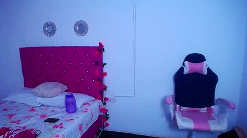 Snapshot of little_flower4you chatting on 12-30-24, 06:16 mai rojas online show from 12-30-24, 06:16