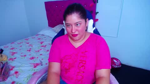 Snapshot of little_flower4you chatting on 12-31-24, 12:21 mai rojas online show from 12-31-24, 12:21