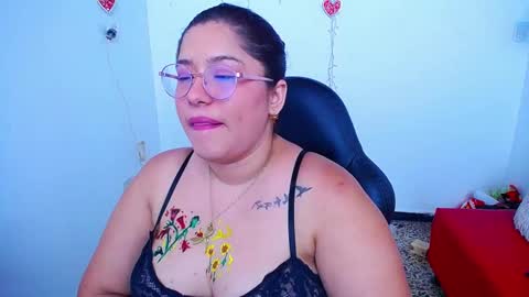 Snapshot of little_flower4you chatting on 01-18-25, 01:08 mai rojas online show from 01-18-25, 01:08